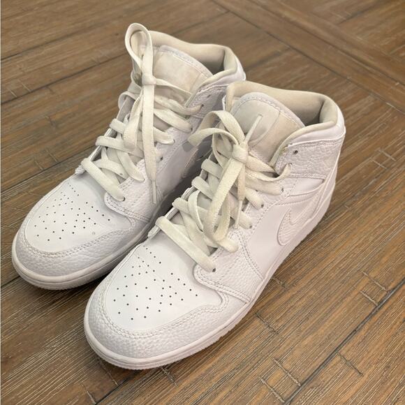 nike air jorden white high top sneakers size 6y - Picture 3 of 8